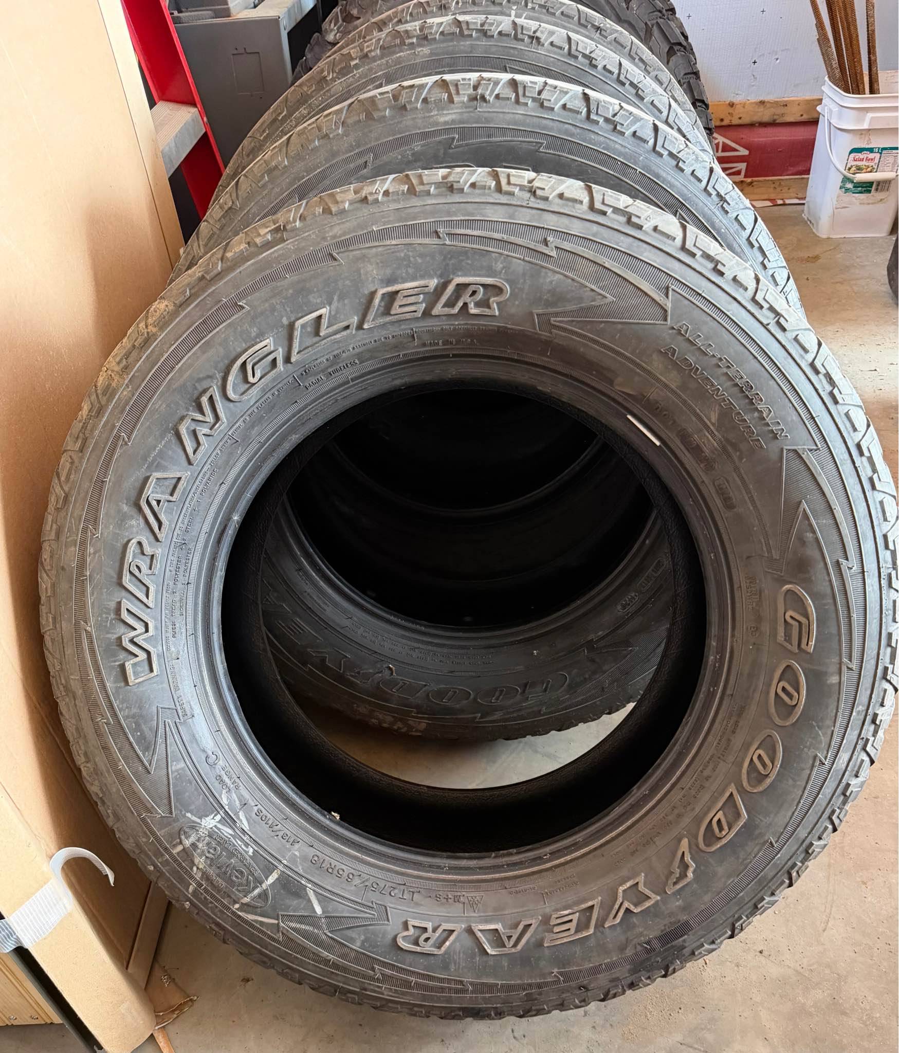Pneus camion LT 275/65/R18 - Car Wheels, Tires & Parts - Saint-Raymond ...