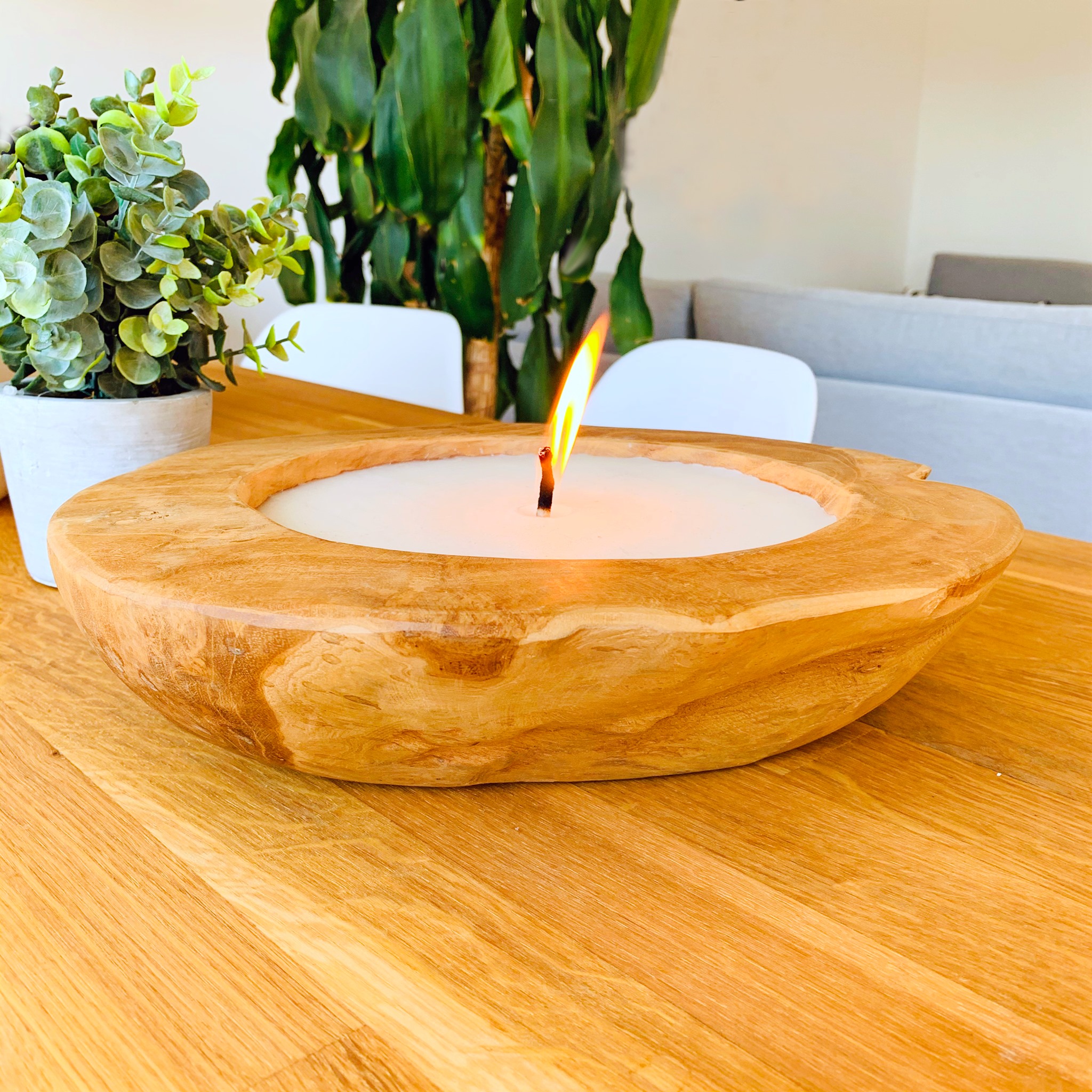 Kerzen können ein richtiges Deko-Highlight sein! 🤩 Unsere große Teakholz- Kerze mit Wow-Effekt findet ihr hier: https://kik.li/34QR1rX