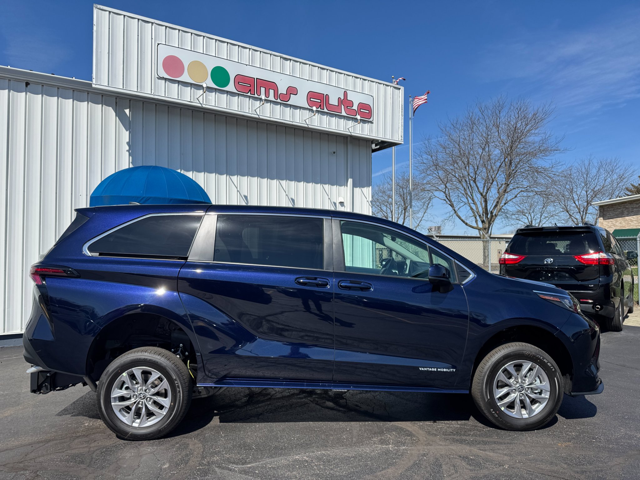 2026 Toyota sienna le vantage mobility rear entry manual fold-out ramp ...