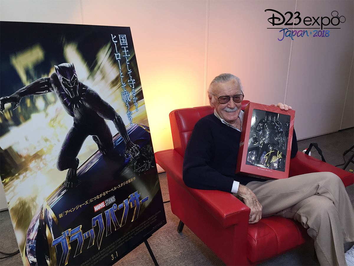 スタン・リー 直筆サイン + マーベルポスター スタン・リーのサイン入りブラックパンサー1/6スケールフィギュアや