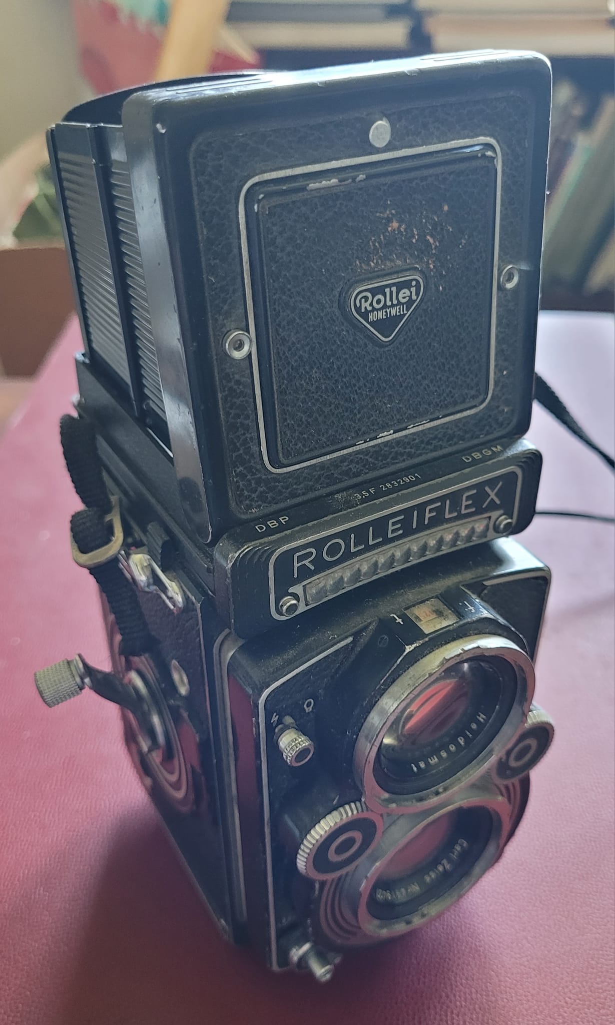 What year is a Rolleiflex 3.5f with serial number 2832901?