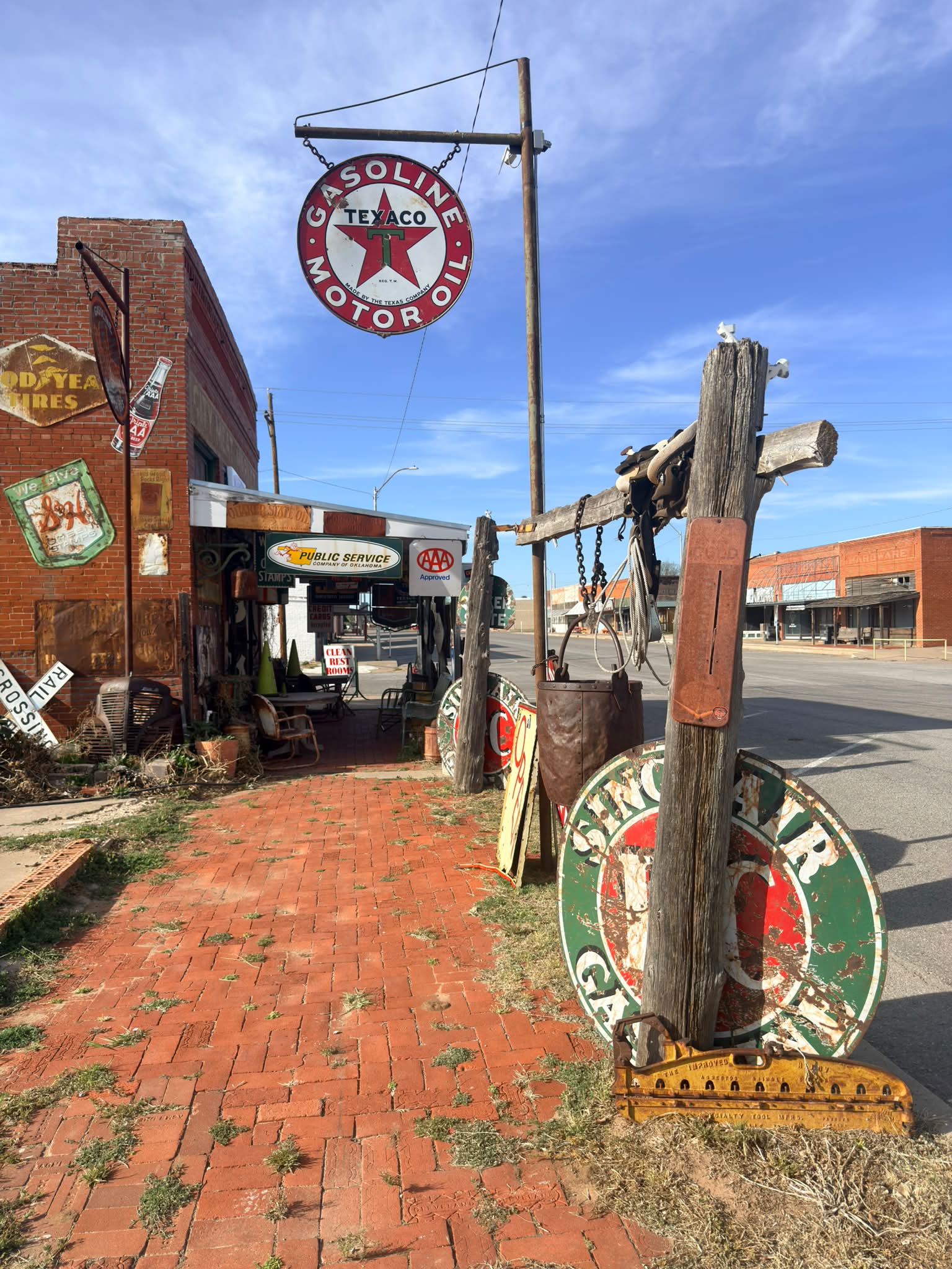 Sandhills Curiosity Shop in Erick, Oklahoma