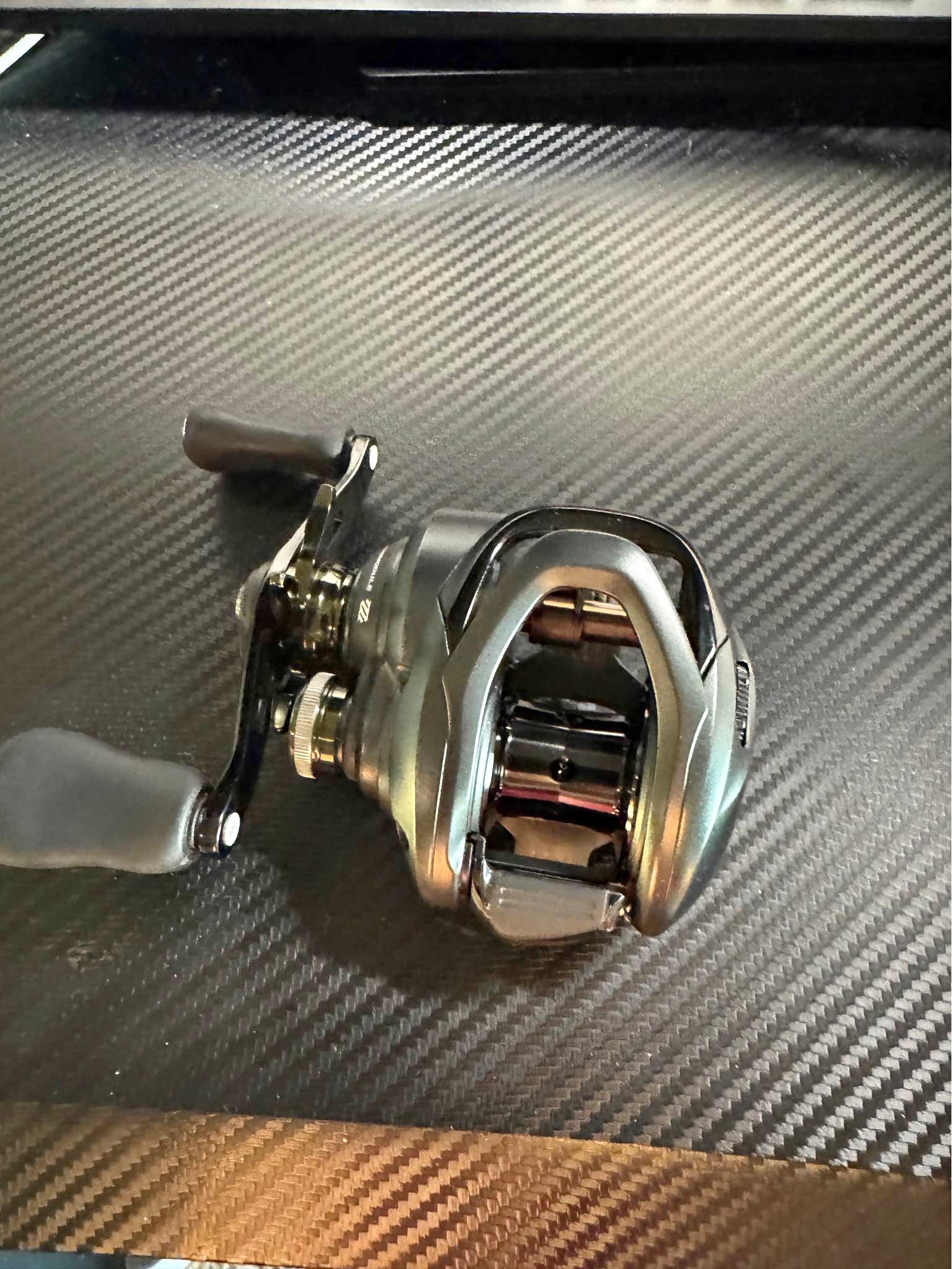 shimano 71hg curado Pre-Order 2023 SLX DC (Left Handle) This casting reel Shimano benefits from proven and reliable features found on the same top SHIMANO Curado MGL links Baitcast