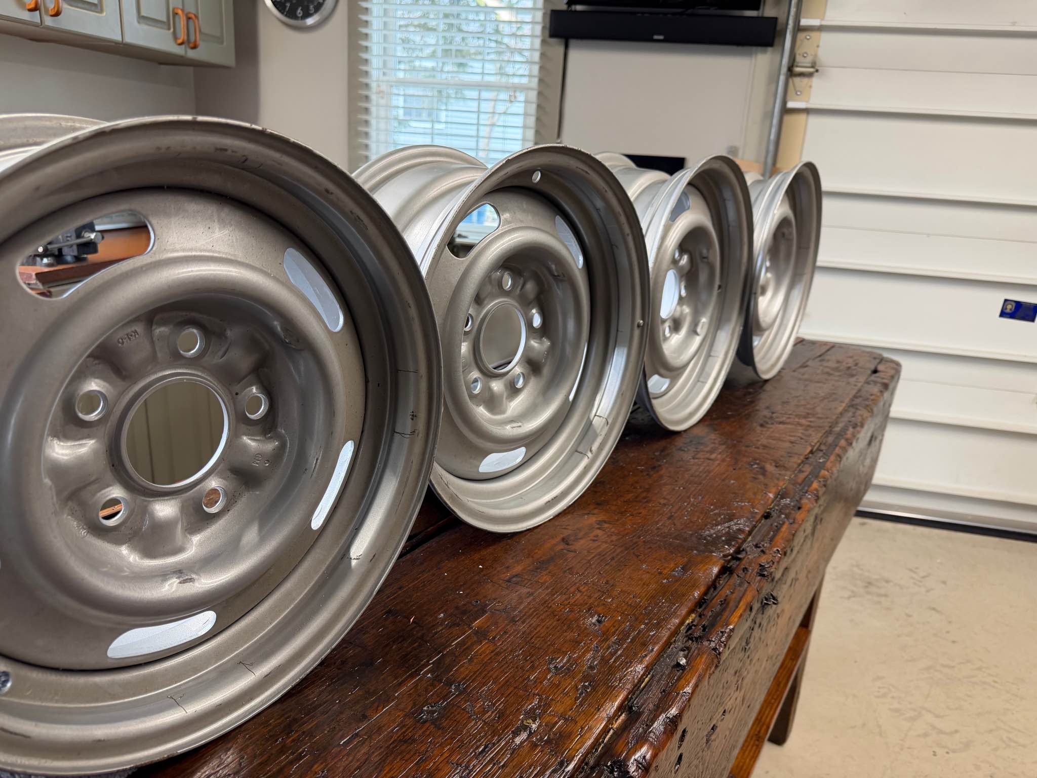 Set of classic 14-inch slotted rally wheels in silver finish - Car ...