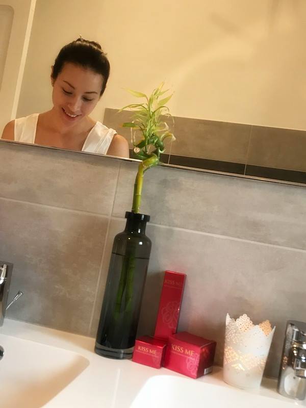 KISS ME 奇士美化粧品 - #代言人李鞍 分享愛用好物 👍 銷售No.1 #煥妍金萃... | Facebook