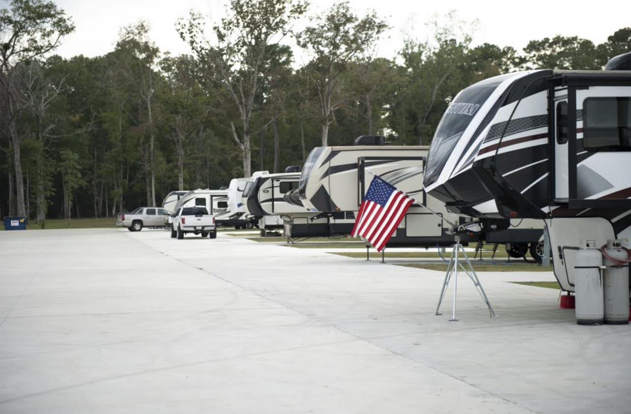 Royal Oaks RV Park | Cleveland TX