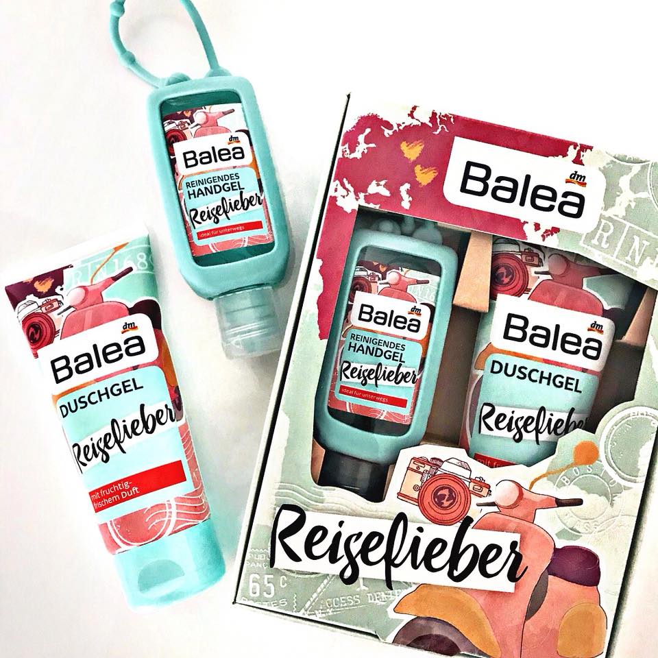 Wir sind total im #Reisefieber 🏖🌎☀️ Der ideale Reisebegleiter für eine ausgedehnte Urlaubsreise oder „nur kurz mal weg“ ist unser neues Reisefieberset! Mit dem reinigenden #Handgel und dem fruchtig-le