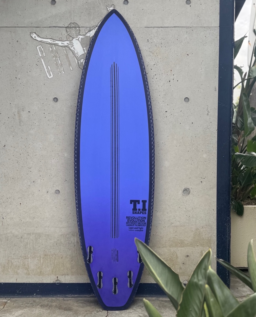 スクエアインネグラのミッドレングス 6'6” フィッシュテールにして