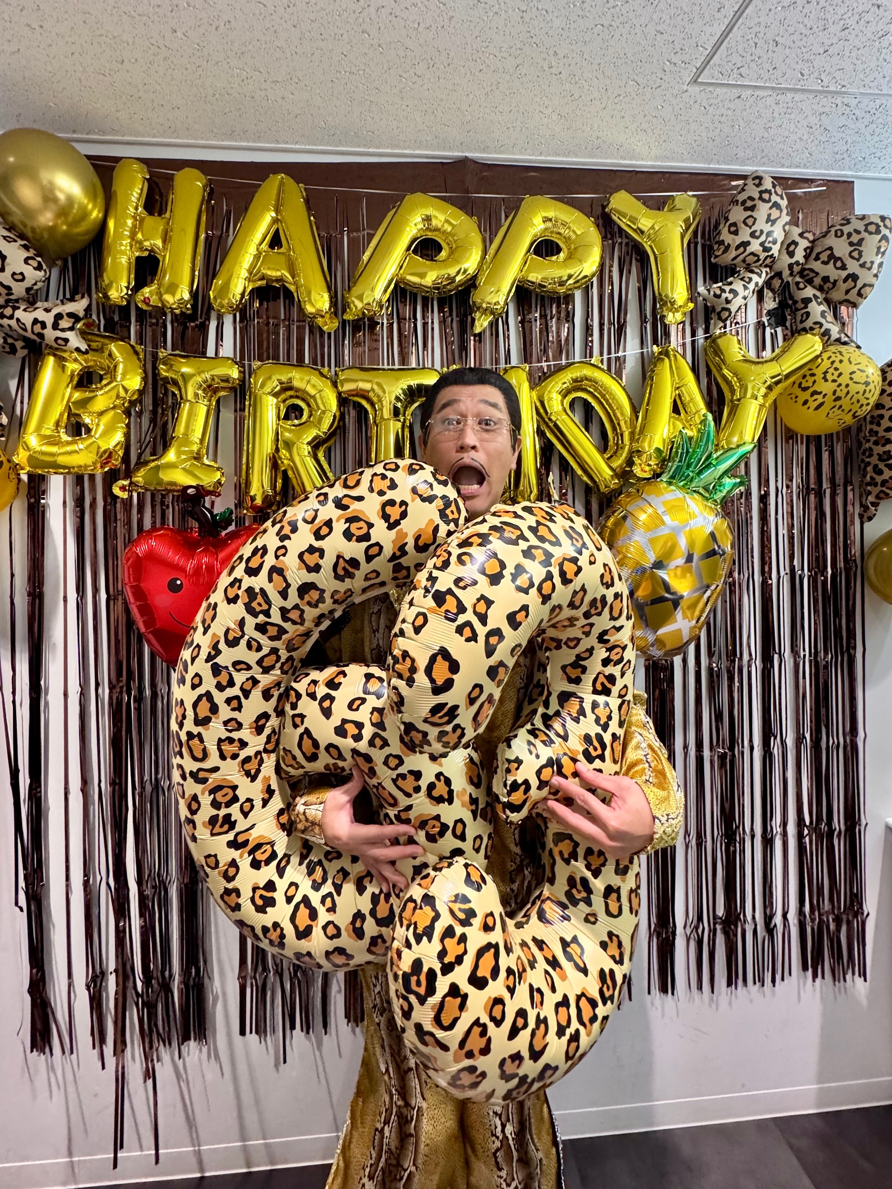 昨日で63歳になりましたピコ！㊗️🎉 今日、楽屋に来ましたら…スタッフ