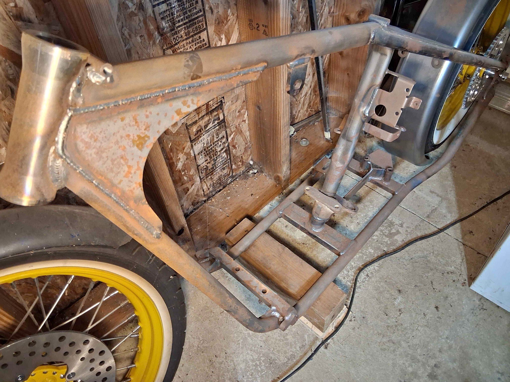 Paughco 35 degree rake rigid frame with wheels and tires - Bicycle ...