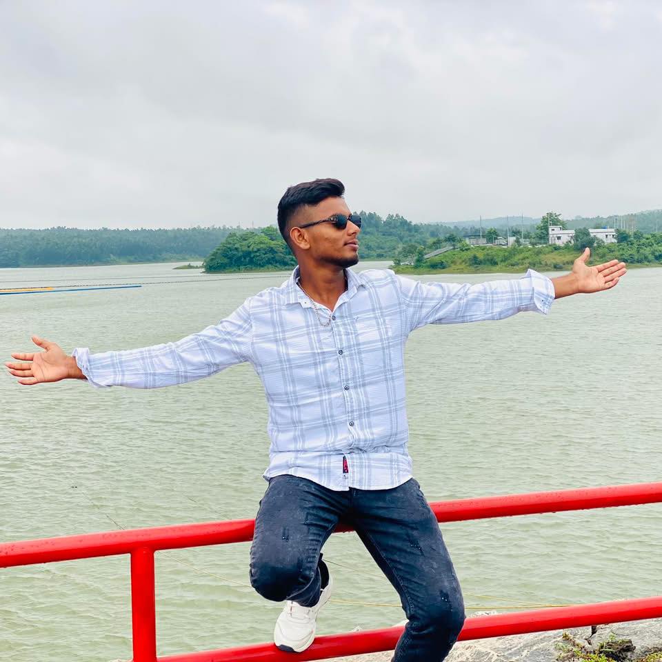 মাঝে মাঝে কঠিন পরিস্থিতির সম্মুখীন হওয়া ভালো। বিশ্বাসঘাতক ও স্বার্থপর ...
