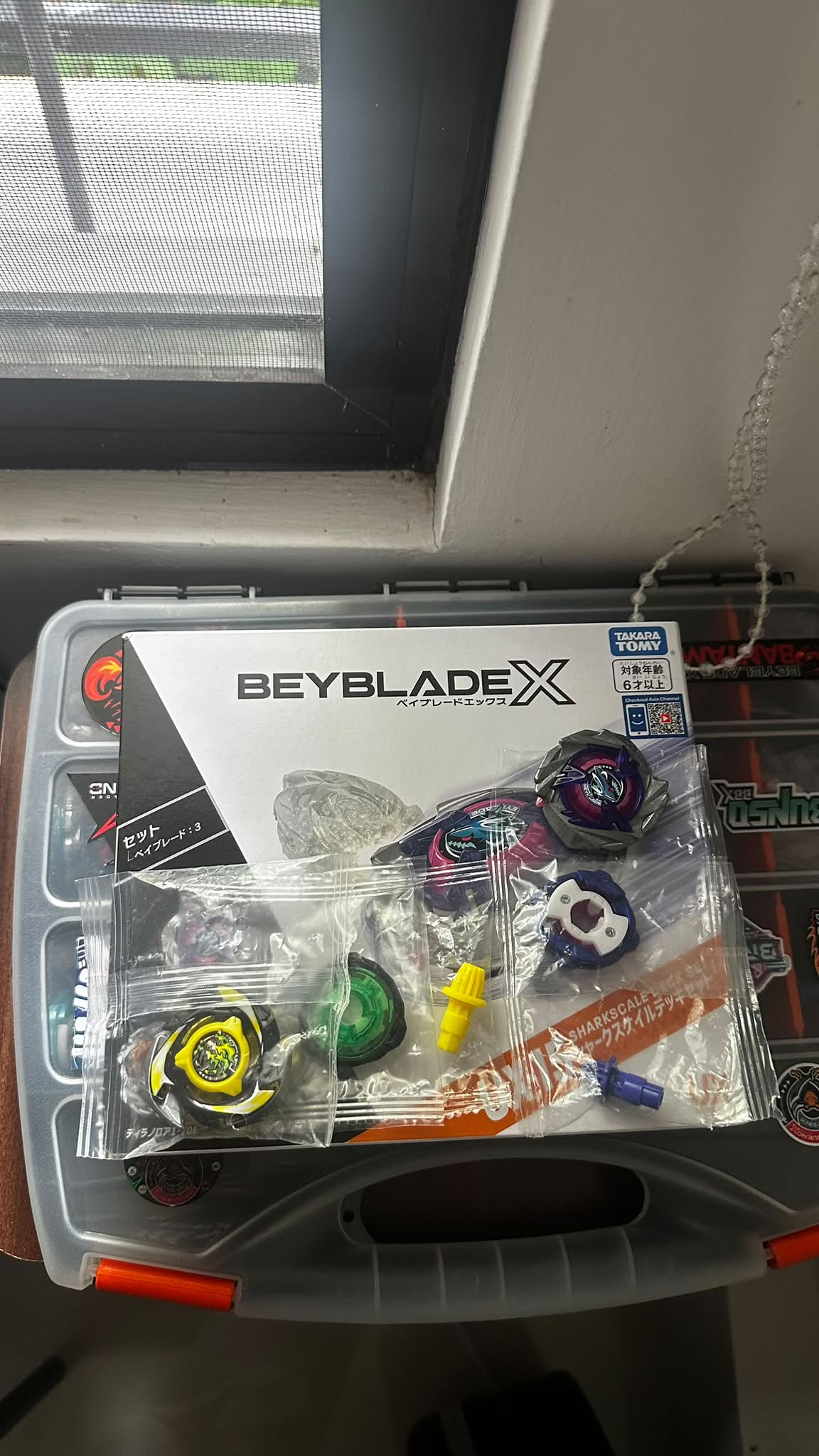 Beyblade X UX-15 Shark Family Deck Set details