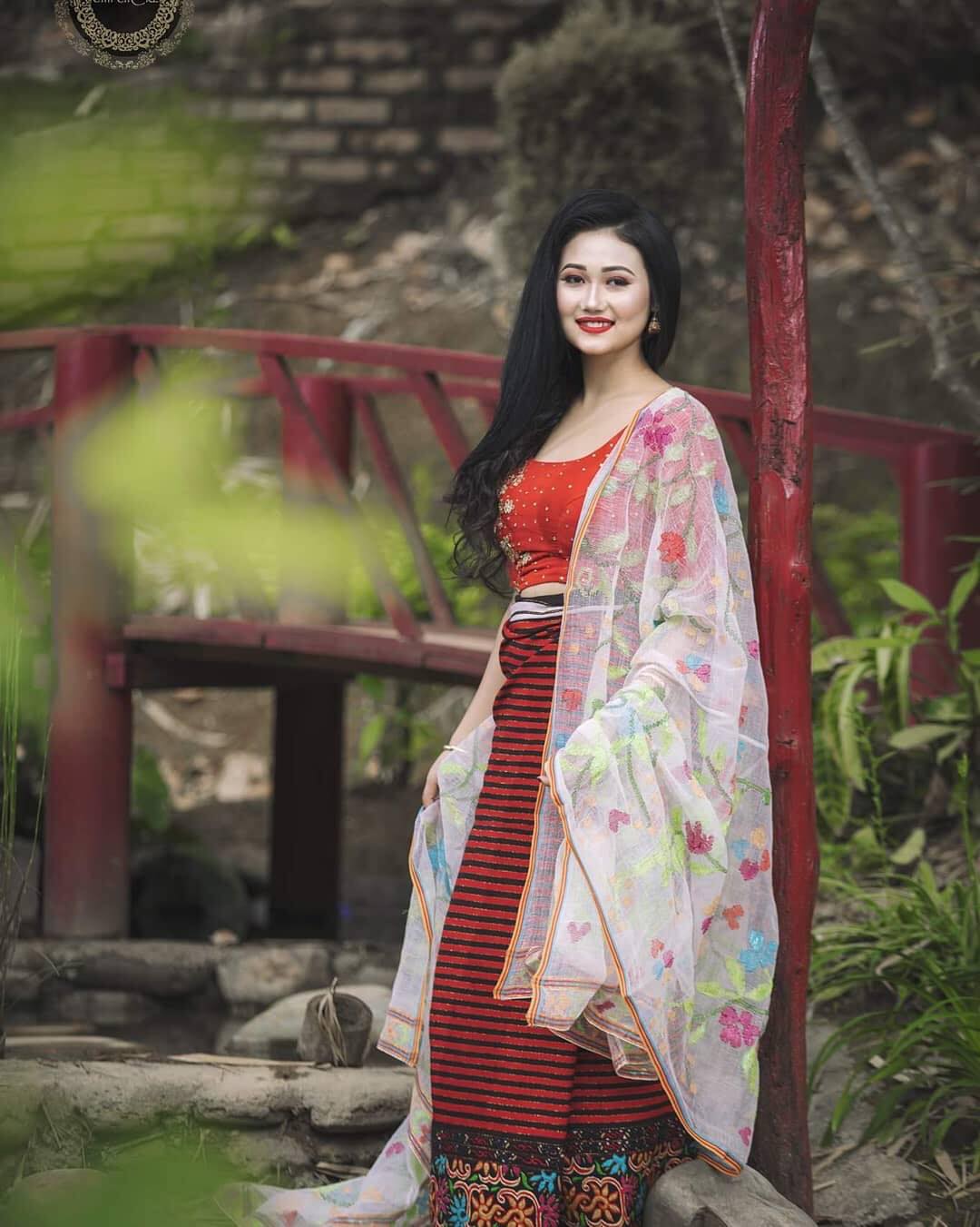manipuri ladies dress A girl in traditional attire. Photo credit : Emi_Click sleeve_long-sleeve