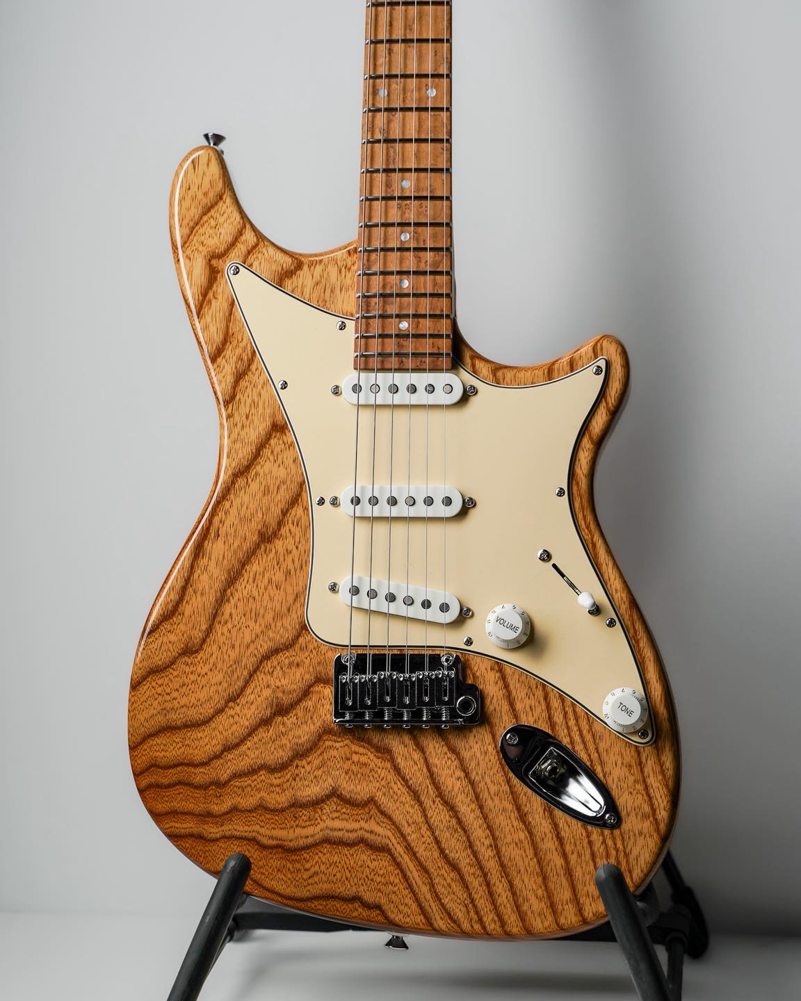 Kiesel - DC127 Deep umber over flamed maple top with brown