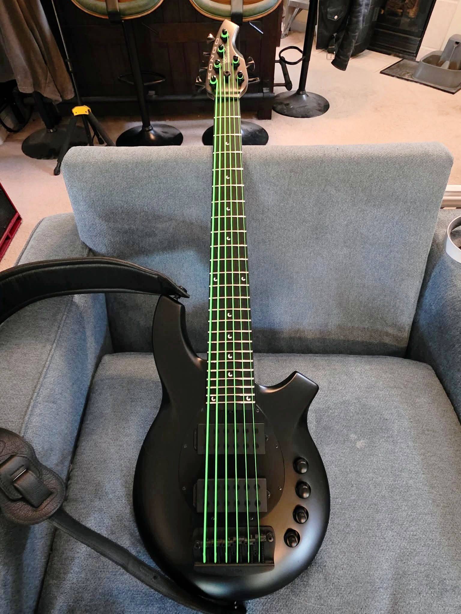 Musicman Bongo 6 Black 🖤🖤🖤 . #musicman #bongo #musicmanbass
