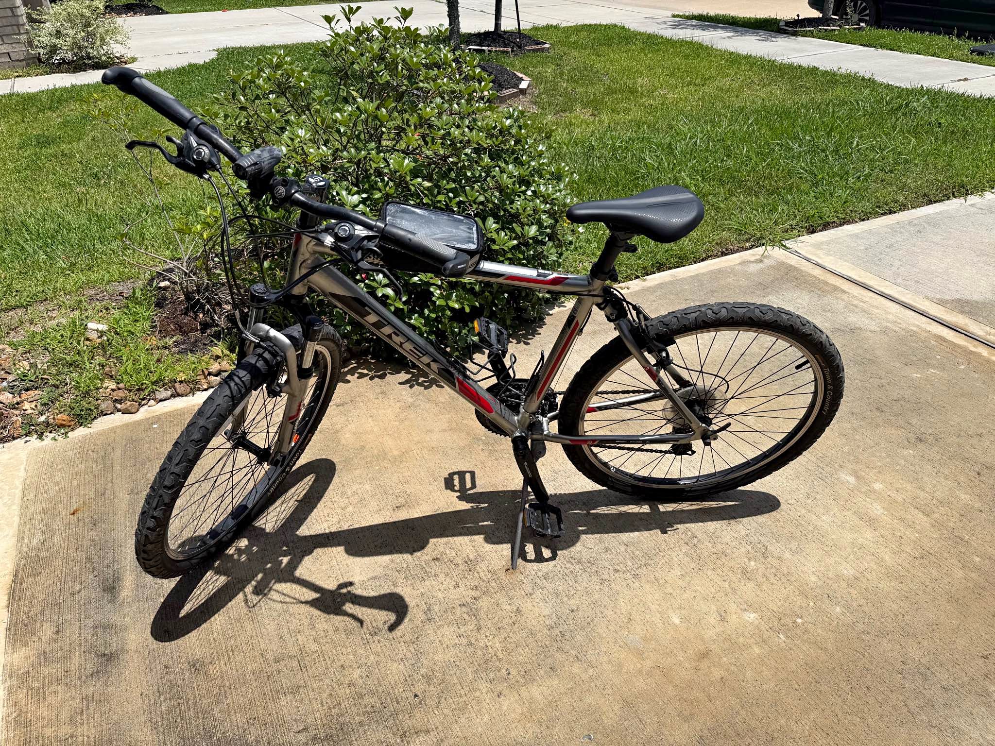 trek bicycle atascocita Domane AL 5 Gen 4 Durable 4 tires and front suspension let you explore a variety of terrain FX 2 Stepover Gen 4