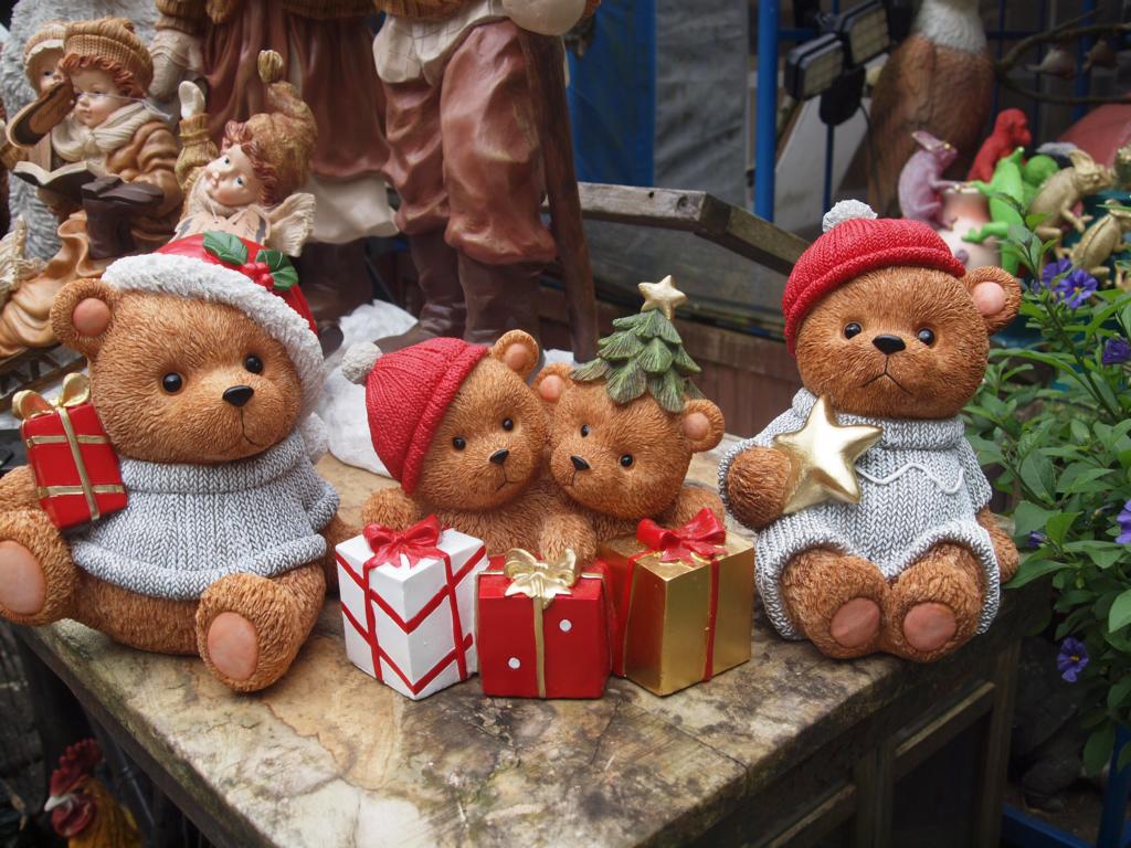 Teddy mit Weihnachtsdeco Stück 26,95 Versand 5,90 2 Bäen mit Geschenke ca 17x18cm Bär mit Stern ca 18x18cm Bär mit Geschenk ca 18cm x 15cm