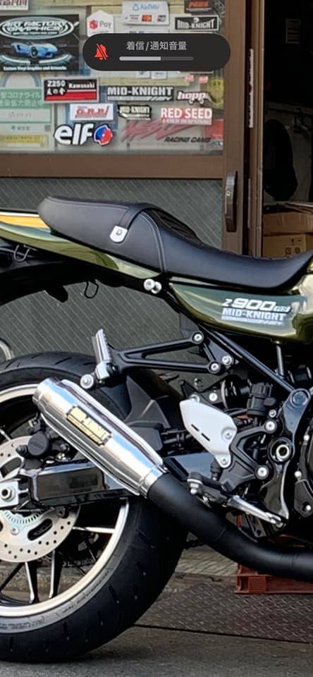 z900rsでミッドナイトのモナカの黒の集合管エキパイで着けられてるかた