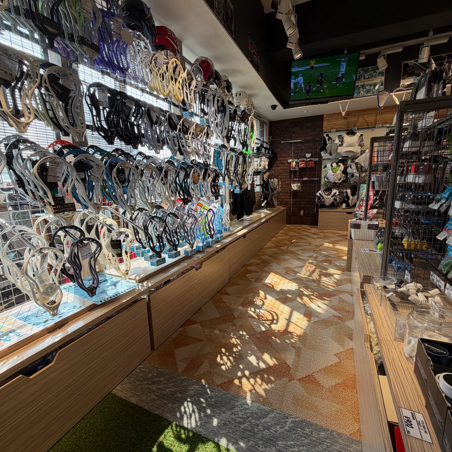 LAX - 【商品入荷のお知らせ】 NIKE フェイスオフバックパック 大人気