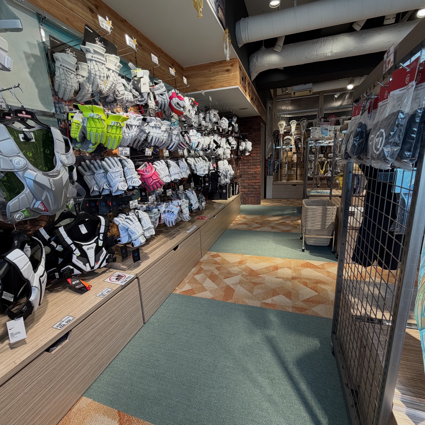 LAX - 【商品入荷のお知らせ】 NIKE フェイスオフバックパック 大人気