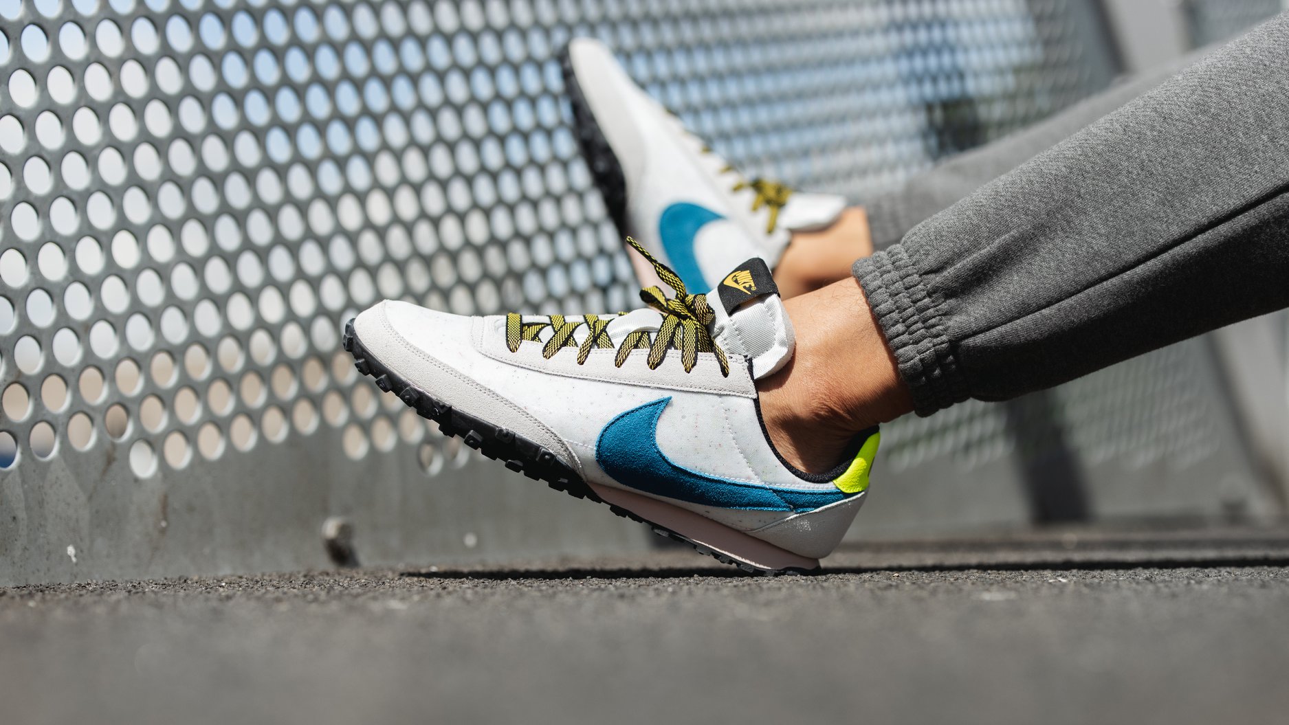 Nike Waffle Racer Summit White/Green Abyss-Photon Dust available