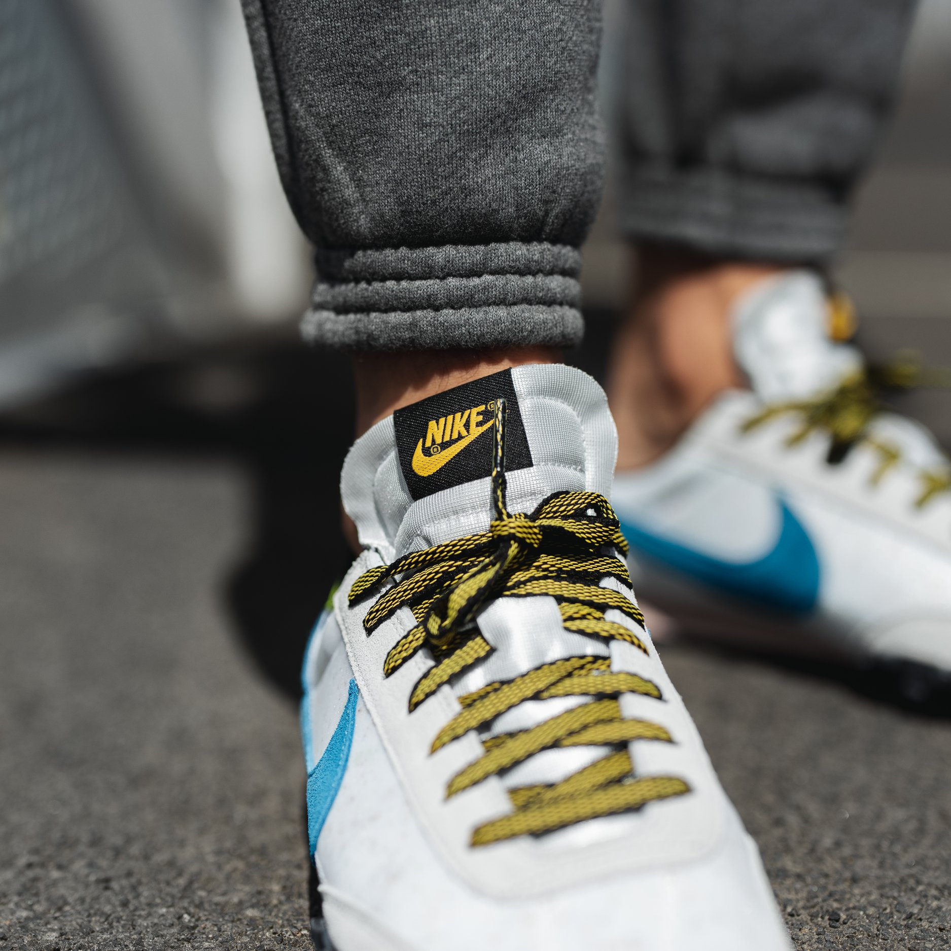 Nike Waffle Racer Summit White/Green Abyss-Photon Dust available