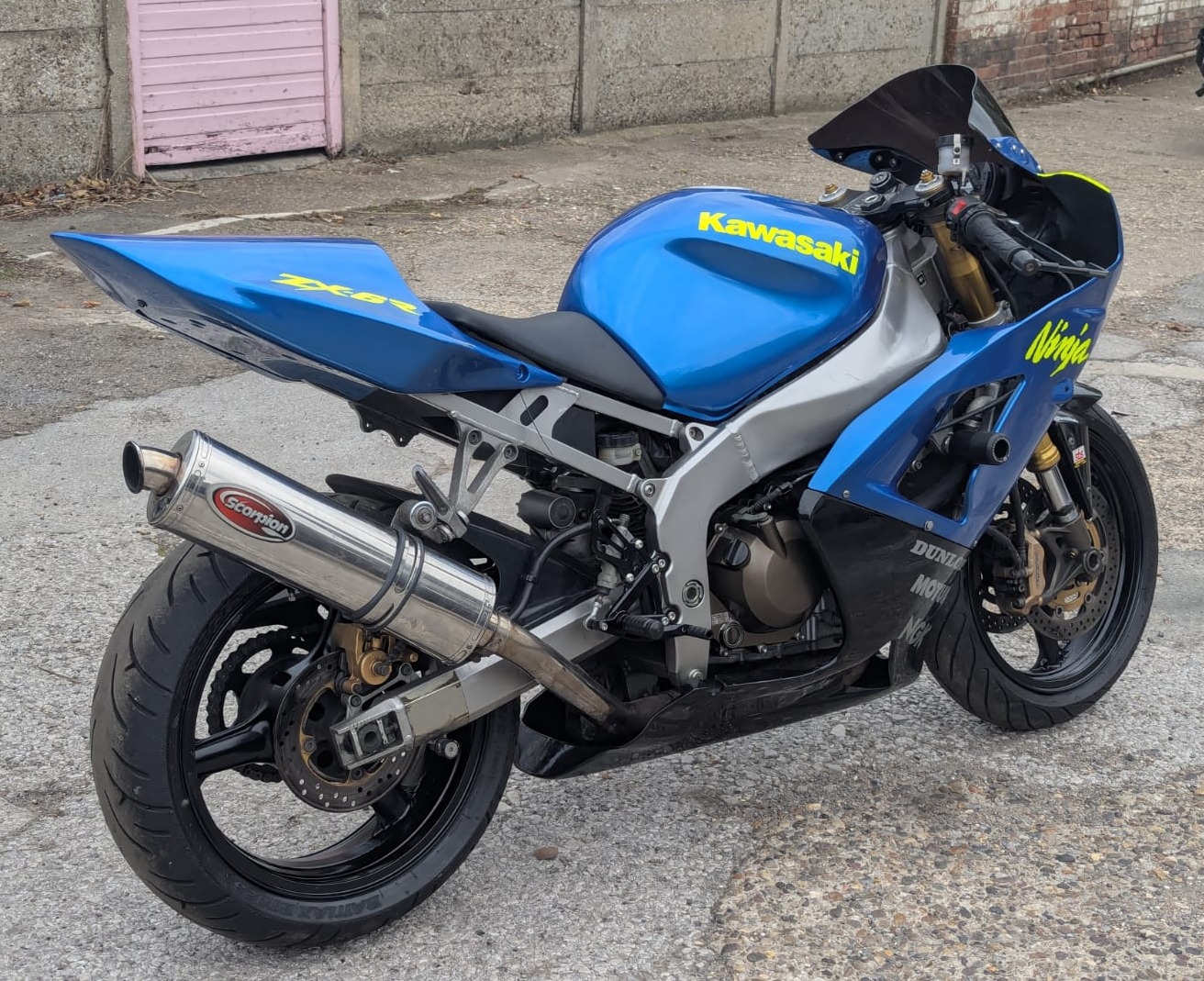 2005 Kawasaki ZX-6R Ninja Track Bike £2,250 Colour: Blue Mileage