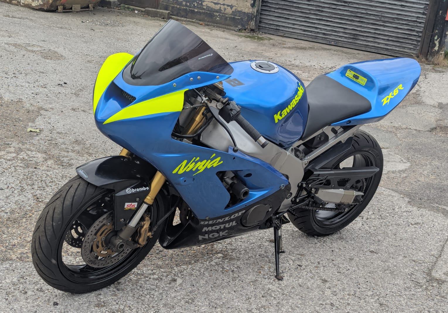 2005 Kawasaki ZX-6R Ninja Track Bike £2,250 Colour: Blue Mileage