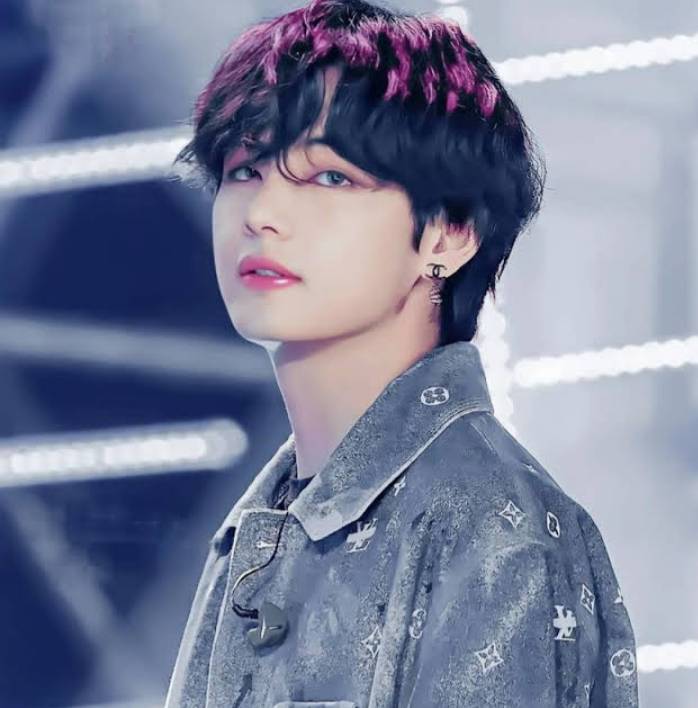 My favorite K-pop Idol BTS V 😘😘😘😘😍😍😍😍😍❤❤❤❤❤❤❤