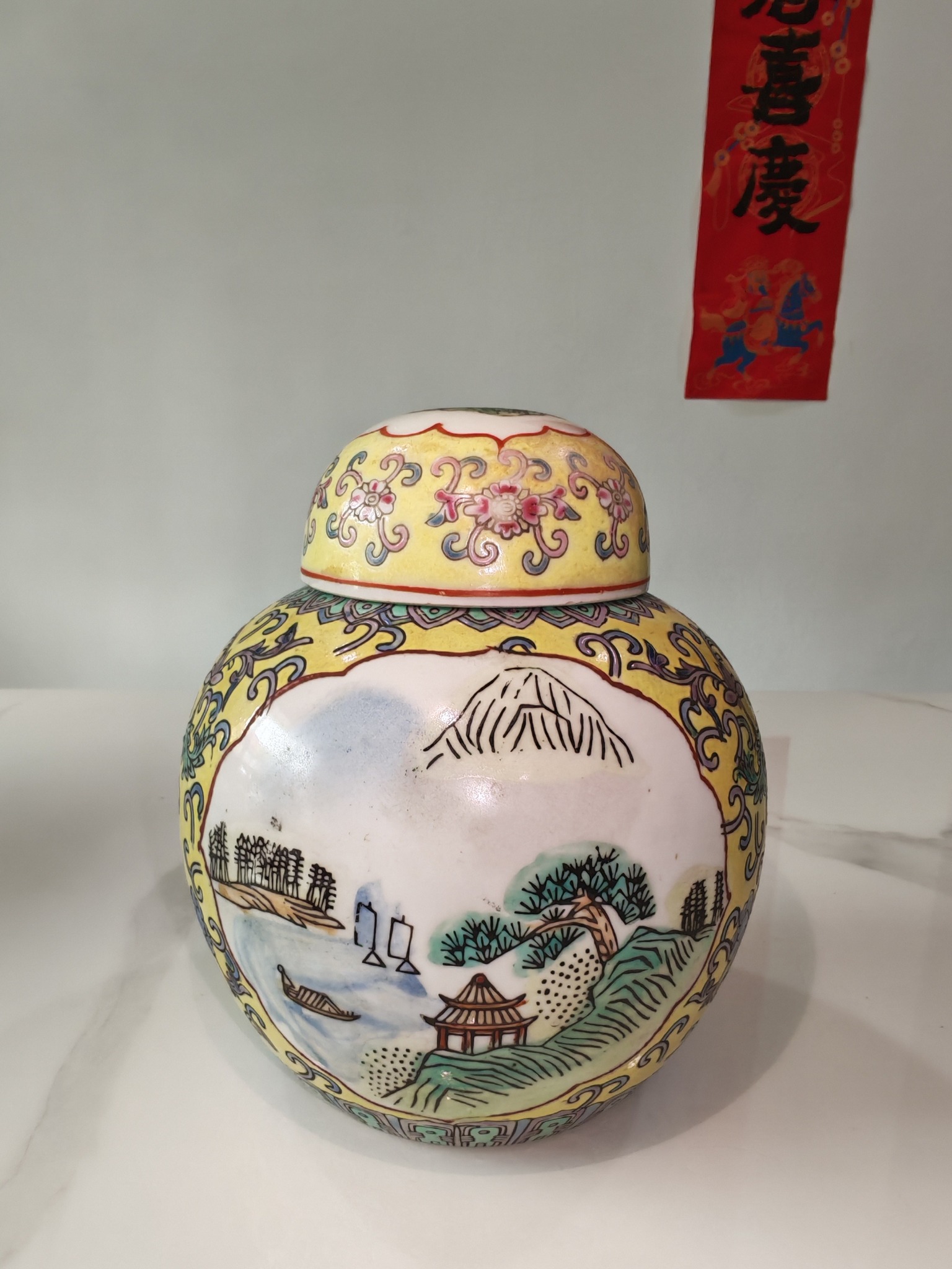 今天特价。80年代黄开窗山水白瓷老茶叶罐，高15.8cm(6inch) x 宽13.8cm