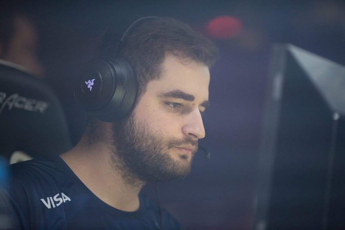 Razer - GOD FALLEN ! Pro Player อันดับหนึ่งของโลกเลือกใช้...