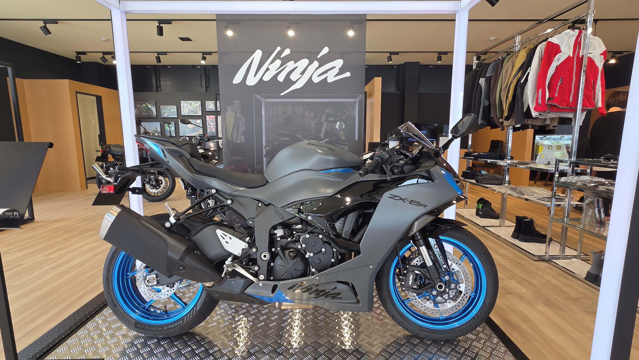 2026 Ninja ZX-6R メーカー希望小売価格 1,595,000円 こんにちは
