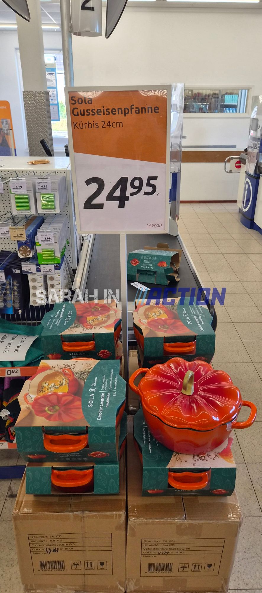 Omg, wie schön ist der bitte? Action in Leer hat heute den Gusseisen Kürbistopf bekommen. Darin eine leckere Herbstsuppe kochen 🥹🥹🥹🥰🥰🥰 Also rennt... 🏃🏻‍♂️🏃🏼‍♀️