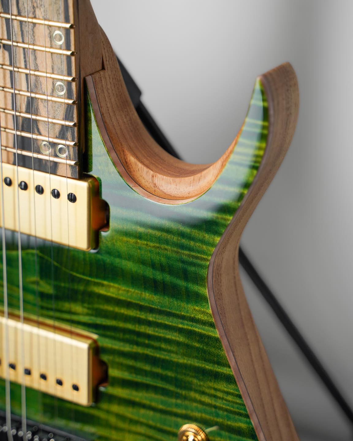 Kiesel - DC600 (Lefty) in vintage yellow cali-burst over flamed