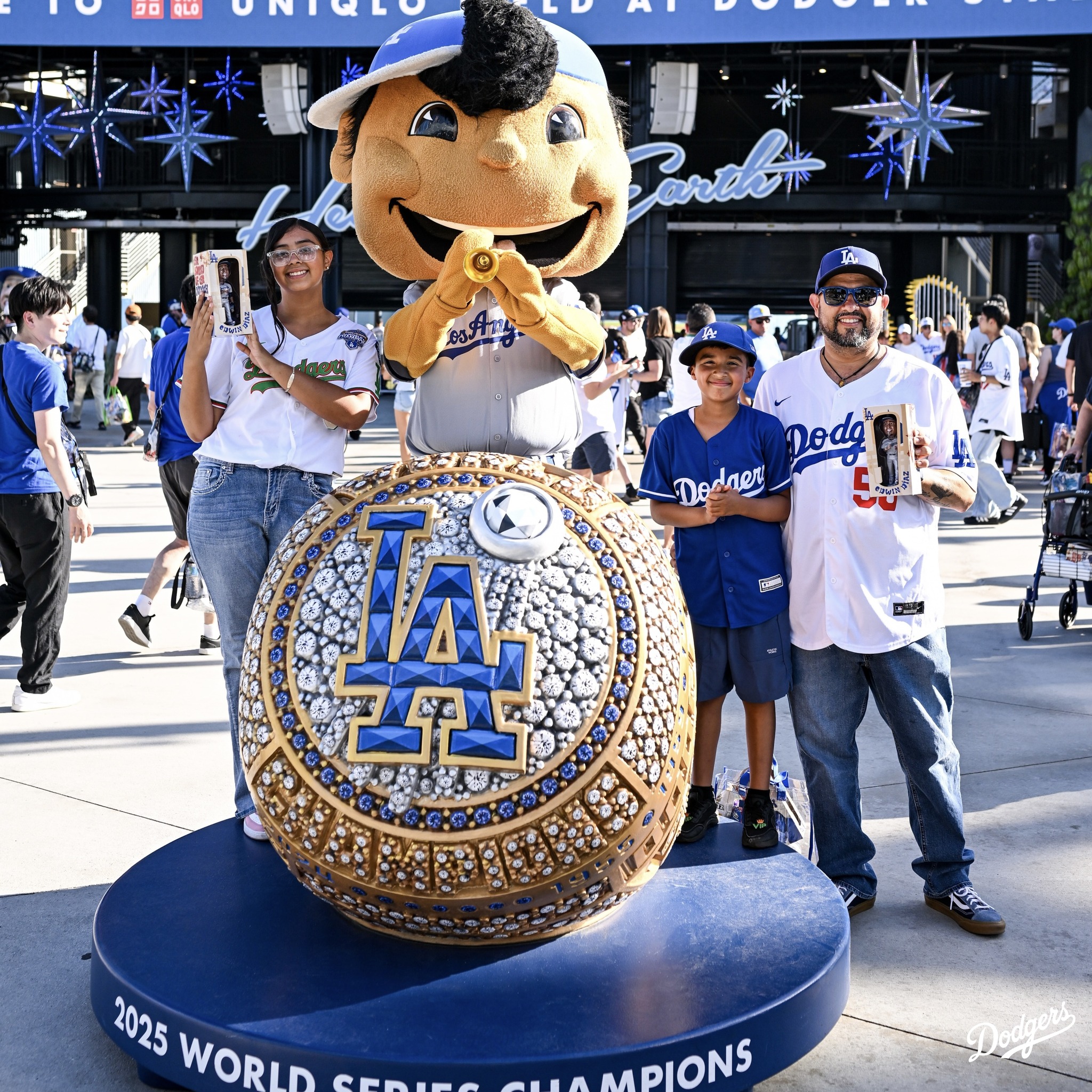 It's Edwin Díaz Bobblehead Night presented by Budweiser!