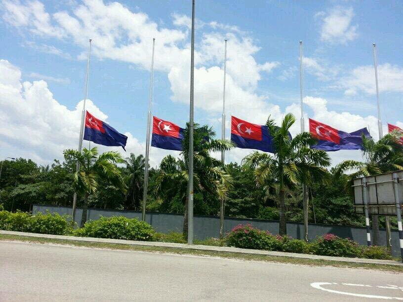 Satu Johor Bendera Johor Diturunkan Separuh Tiang Tanda Facebook