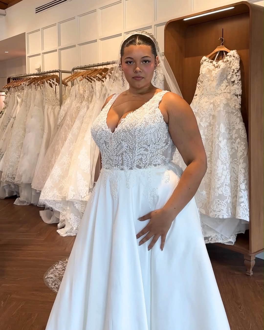 Plus-size wedding dress trunk show at La Jeune Mariee (September 18-27)