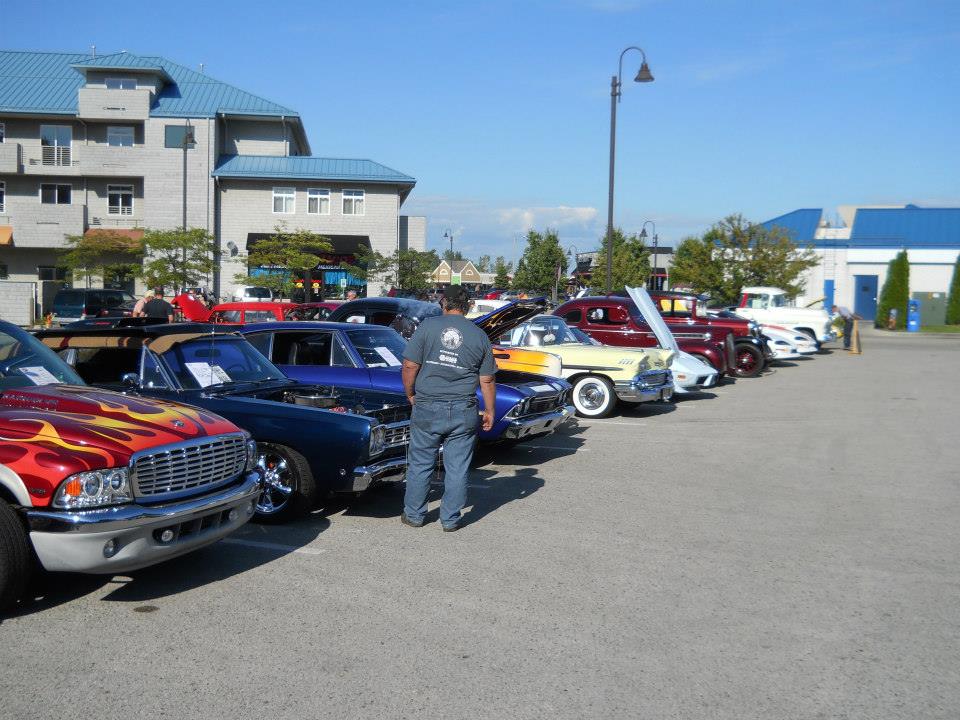 ROASTED SPORTS BAR CAR SHOW