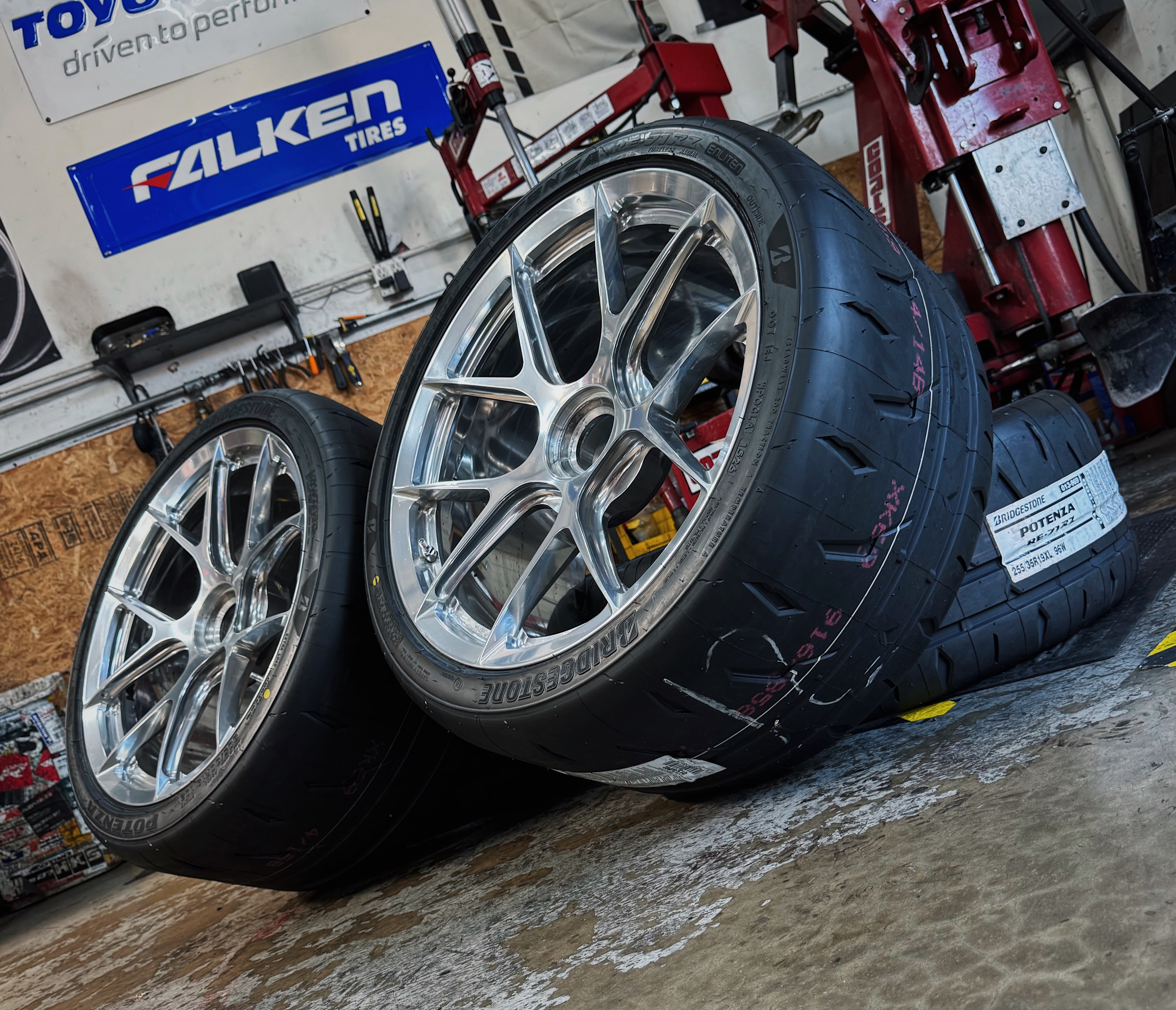 R Compound - 265/35/18 Falken Azenis RT615K+ on 18x9.5 Volk TE37