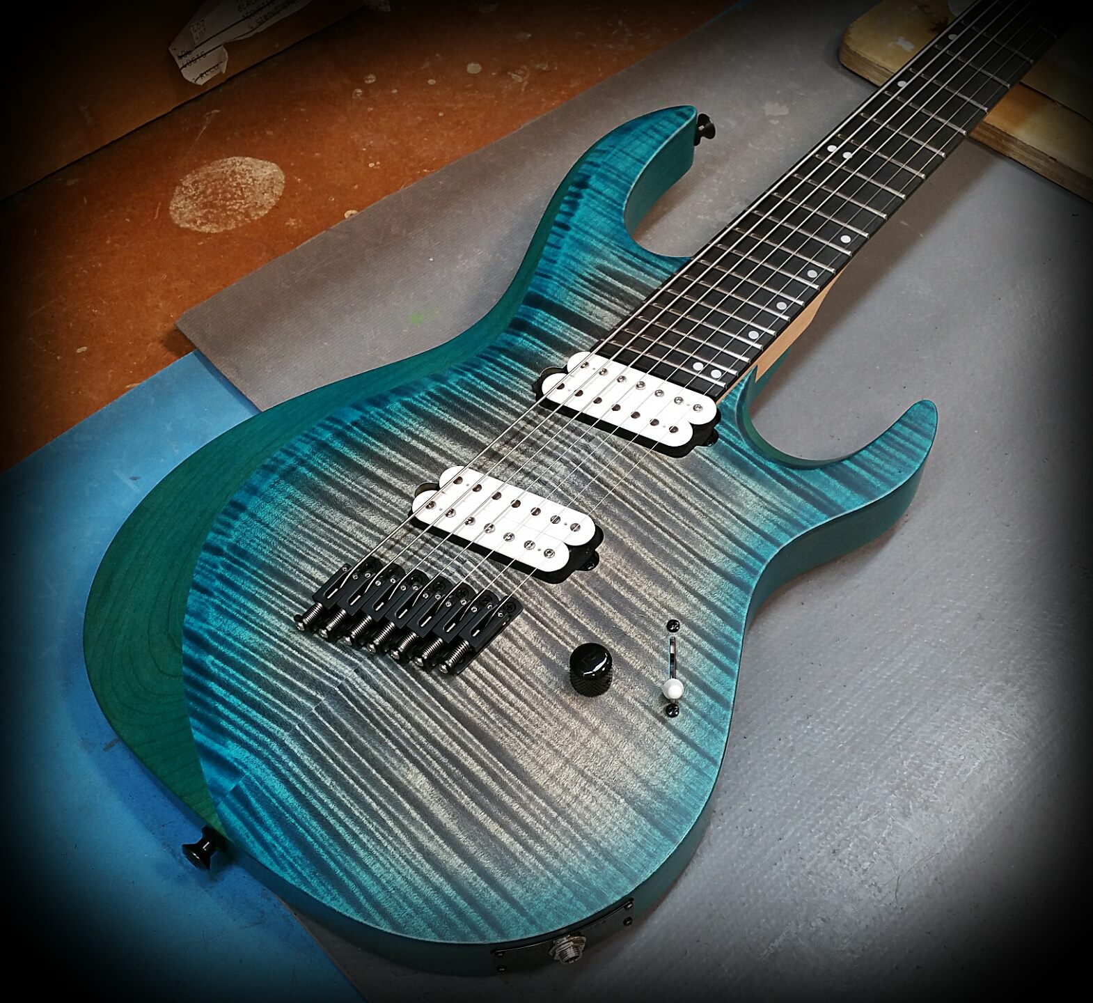 Kiesel - AM7 (Aries Multiscale) in deep aqua caliburst over flamed