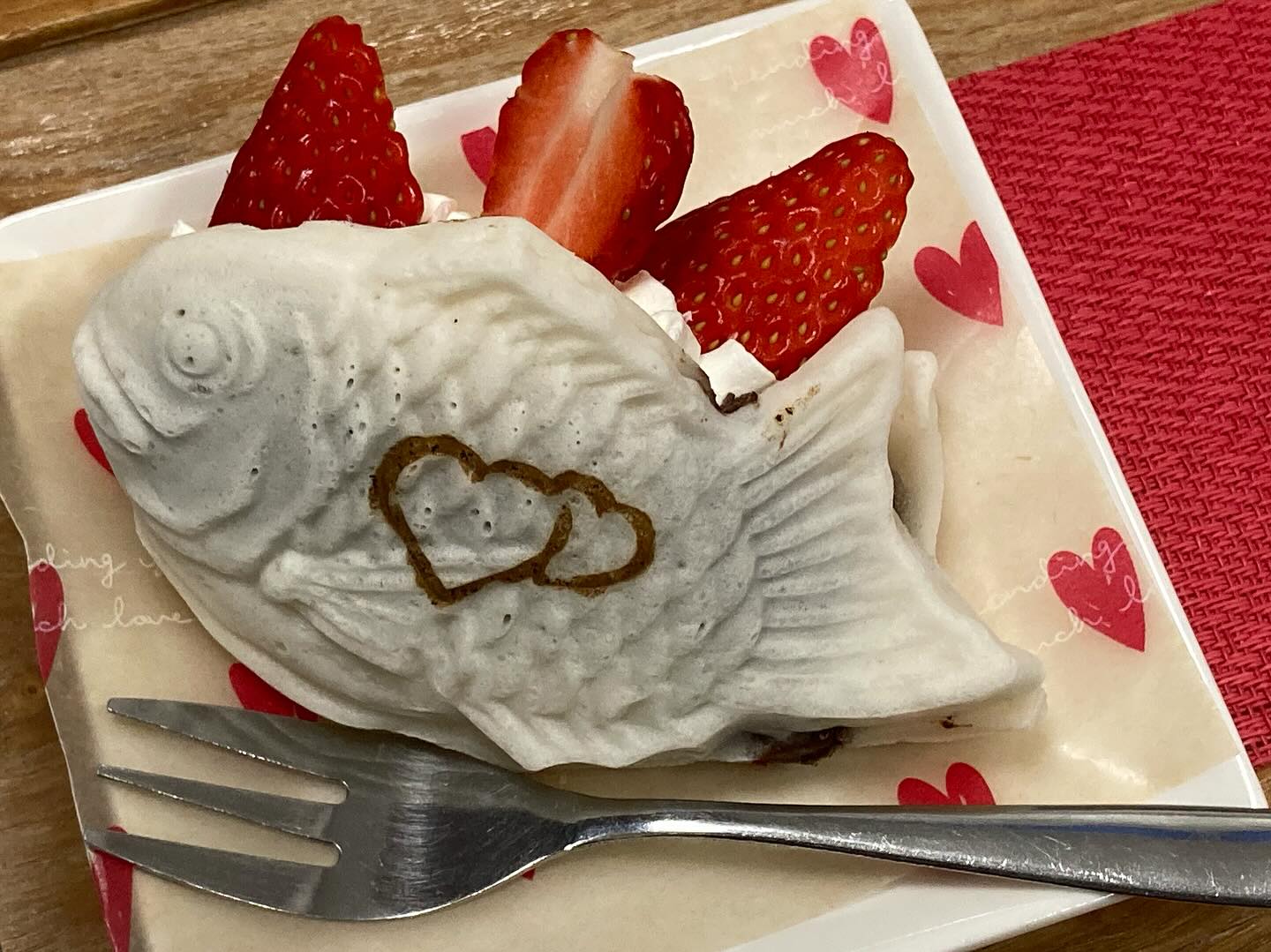 2月14までの チョコ鯛焼にはハートがつきます😍 店内でチョコ鯛焼をお