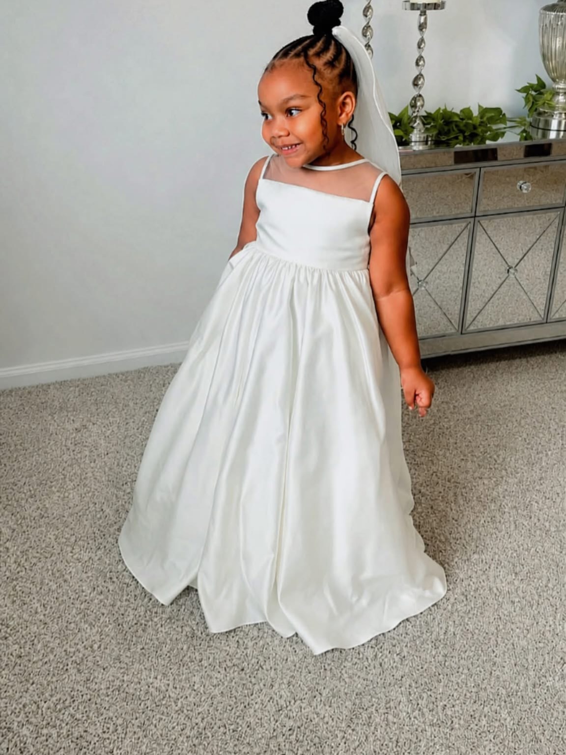 Our littlest bridal beauty understood the assignment! 🤍✨ Sweet Denver looked absolutely stunning as a junior bridesmaid today, wearing her beautiful gown and veil from Glamo Society Bridal & Formal Wear. 🥹👰🏽‍♀️