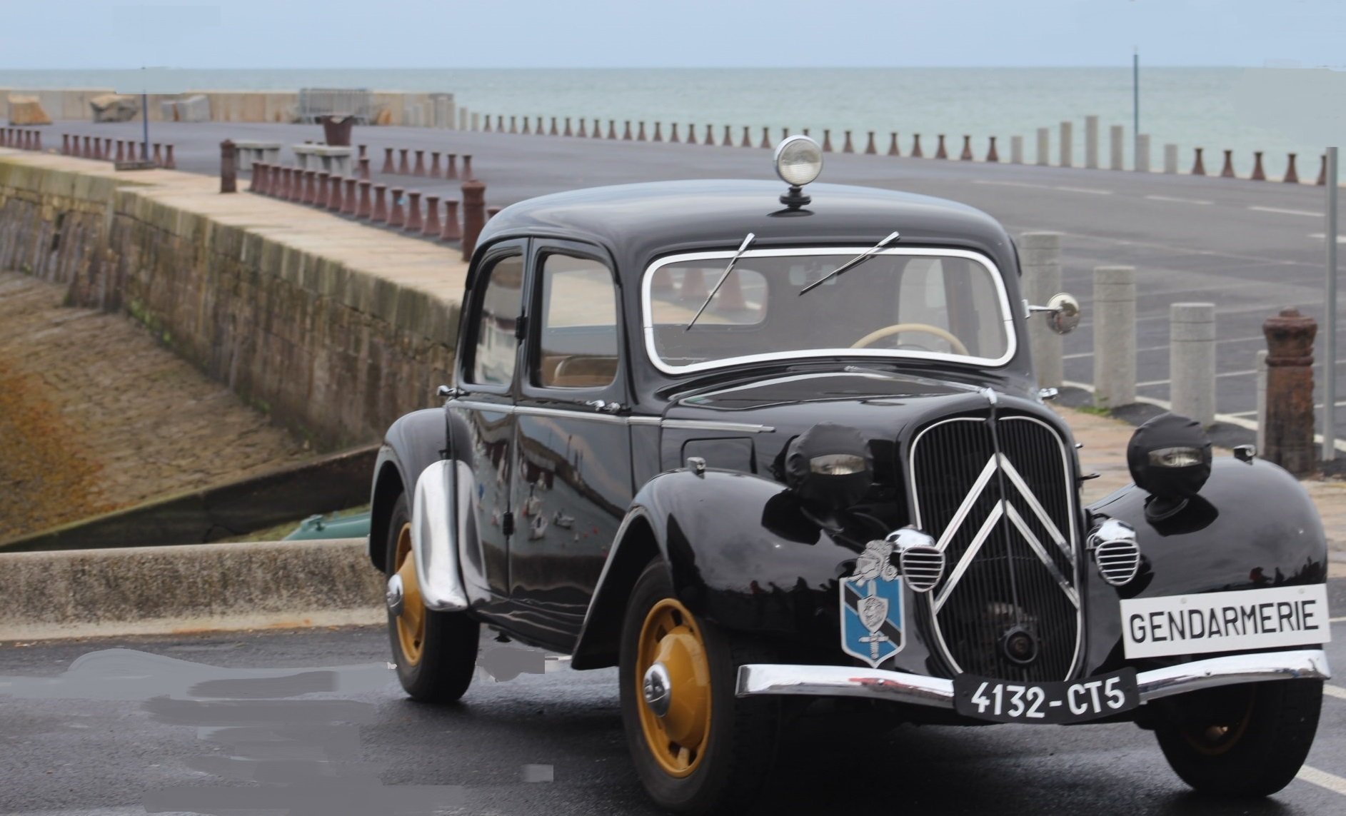 サニー Citroen Traction's history and military use