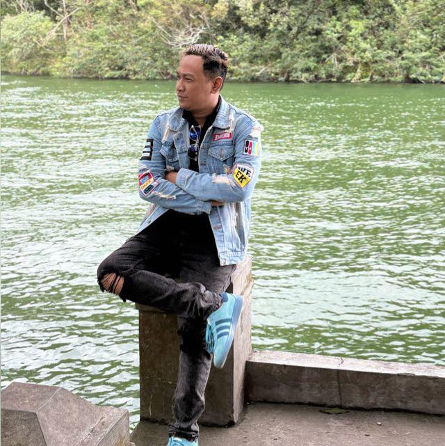 Karena sebaik-baiknya jatuh cinta ,jatuh cintalah kepada pria yang ...