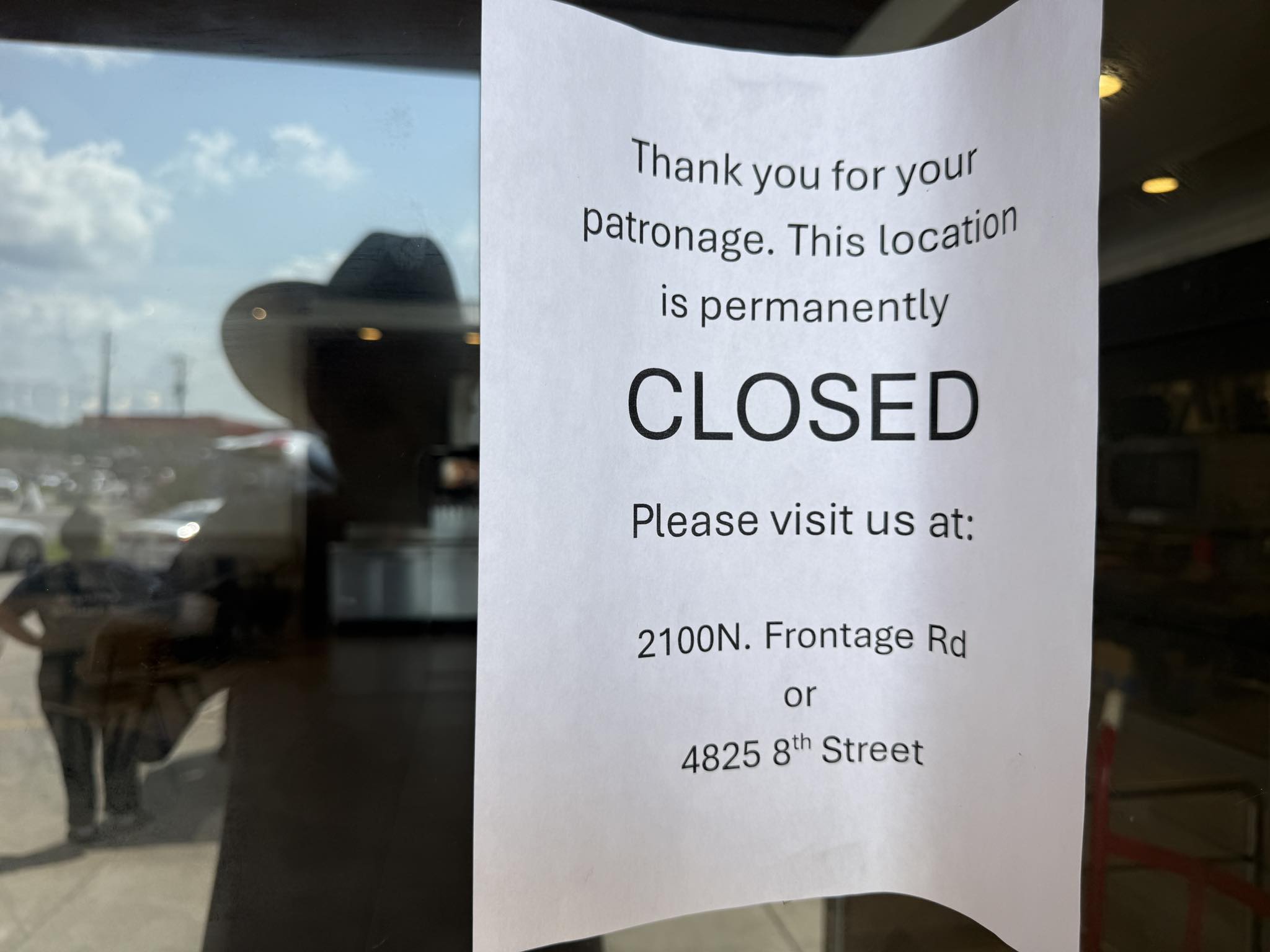 BURGER KING ロゴ入り ミラー ウォールデコ　まもなく終了 Burger King on North Hills Street Closes its doors permanently