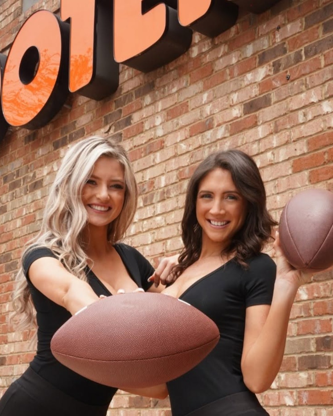 【ゴードン】 It's the best time of the year…​ Pro football is BACK! 🏈​ Catch