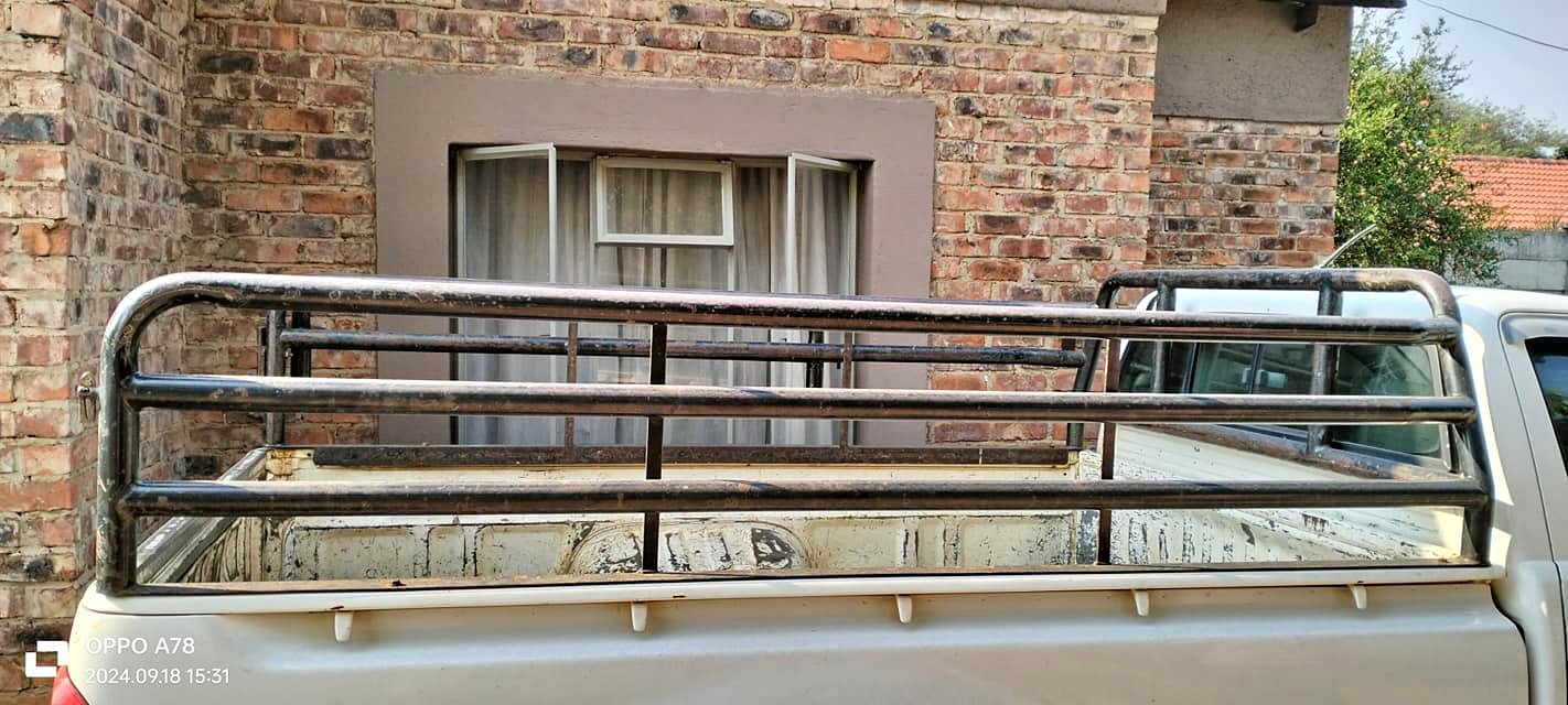 Toyota Hilux D4D S/C Shape Cattle Rails - Car Exterior Parts - Pretoria ...