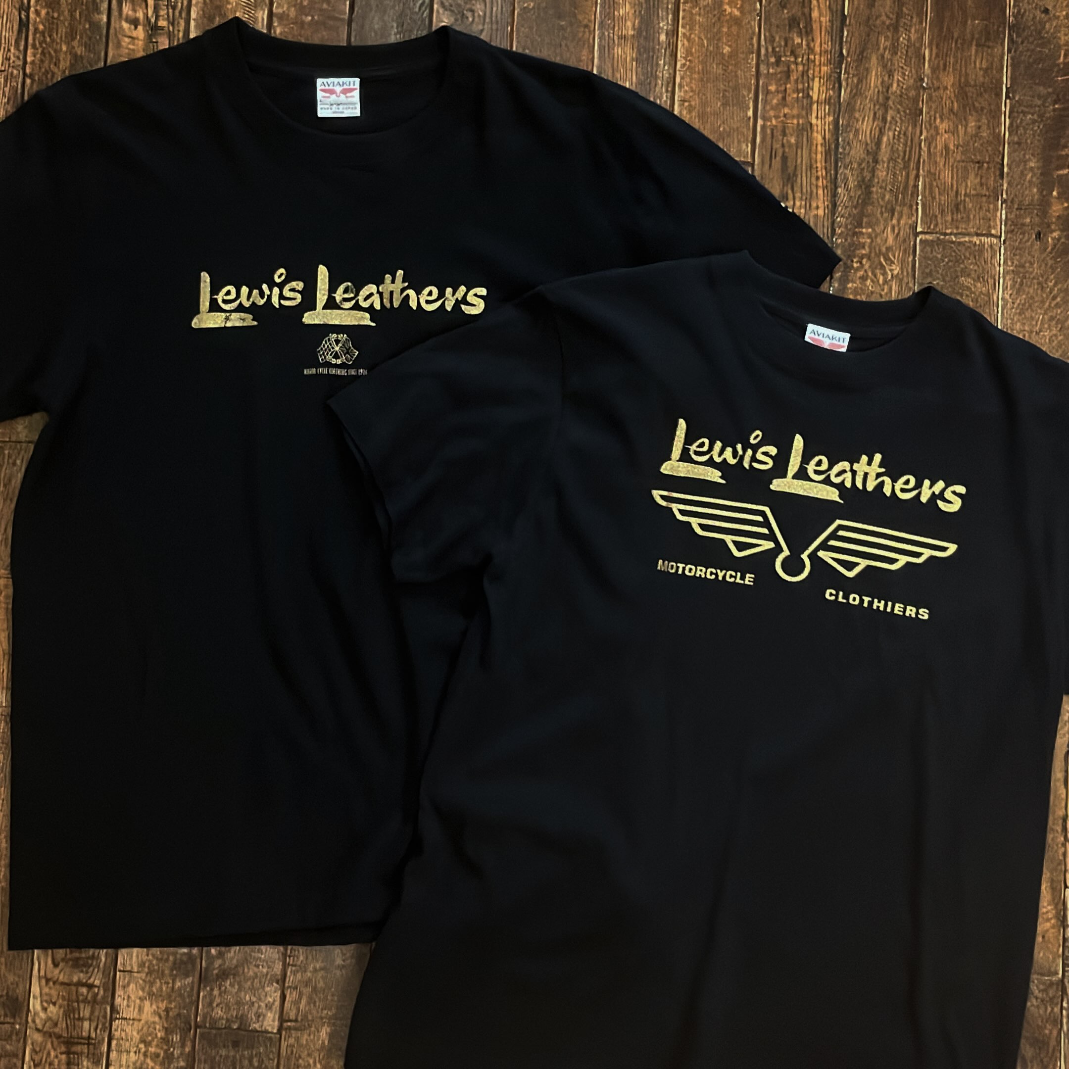ルイスレザーズ イベント限定Tシャツ&サコッシュ セット living end Lewis Leathers Japan added a new - Lewis Leathers Japan