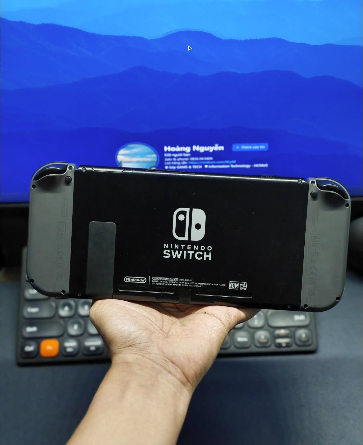 Pass Nintendo switch v2 hắc ám 128g gồm máy và sạc zin có sẵn host