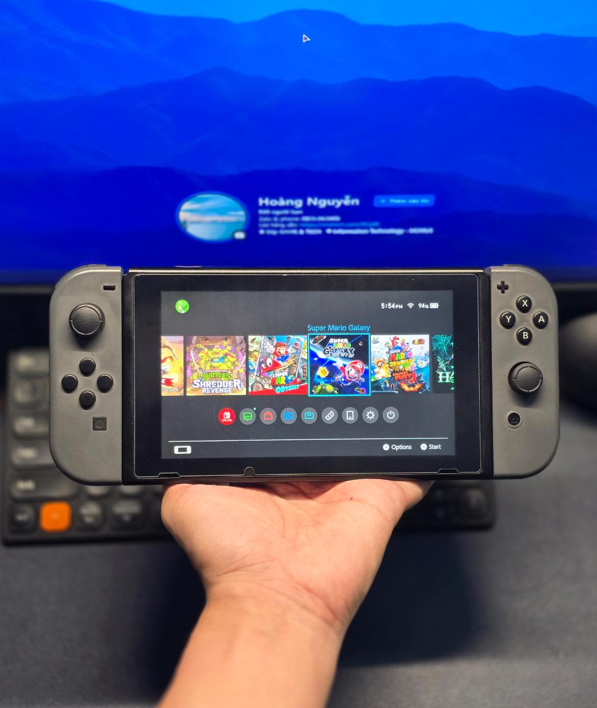 Pass Nintendo switch v2 hắc ám 128g gồm máy và sạc zin có sẵn host